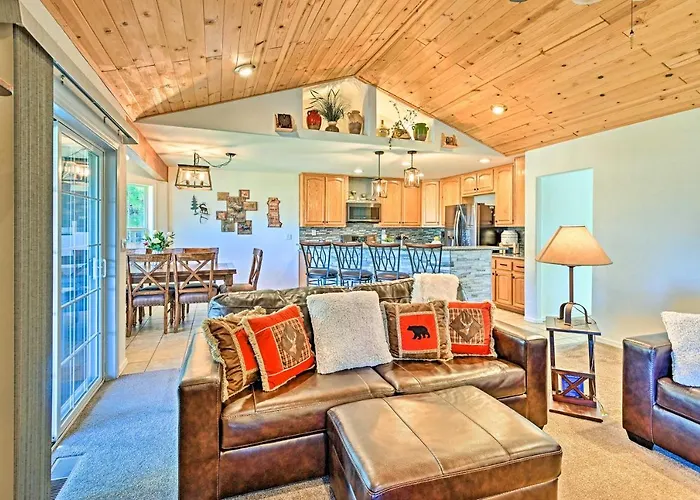 Holiday home Near Trails, Lakes & Golf: W/ Deck