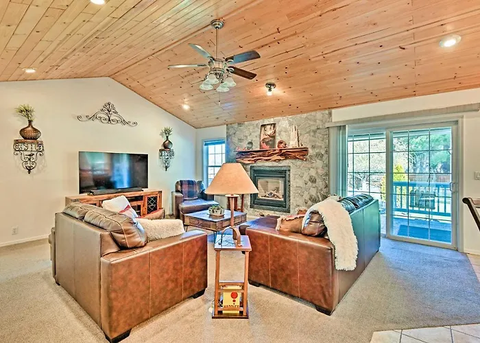 Near Trails, Lakes & Golf: W/ Deck Holiday home