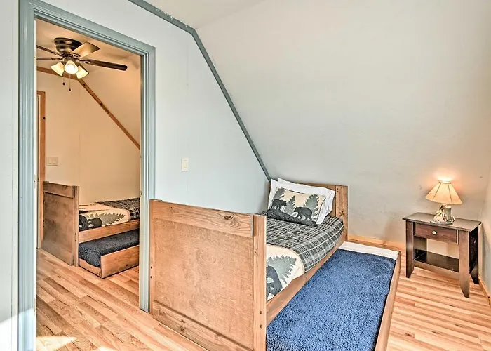 Near Trails, Lakes & Golf: W/ Deck Holiday home