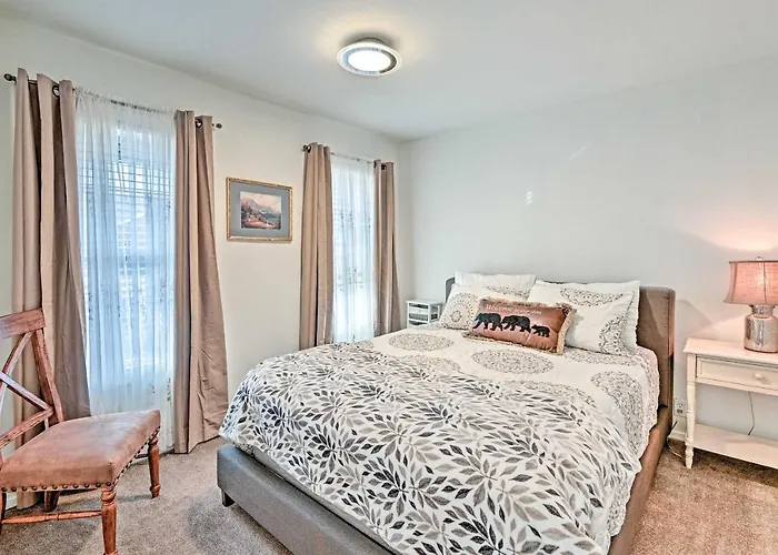 Holiday home Near Trails, Lakes & Golf: W/ Deck *