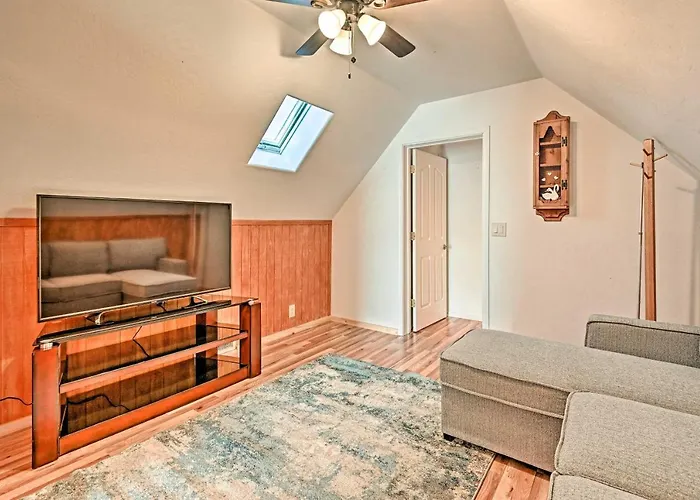 Holiday home Near Trails, Lakes & Golf: W/ Deck